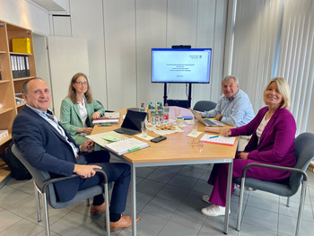 Kay Barthel, Dr. Annett Faust, Rudolf Hoscher und Elke Anast (v.l.n.r.) beim Benchmark-Treffen in Magdeburg